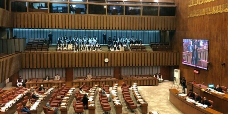 کے پی کے کی سینیٹ کی 11نشستوں پر انتخاب کے لئے پولنگ جاری