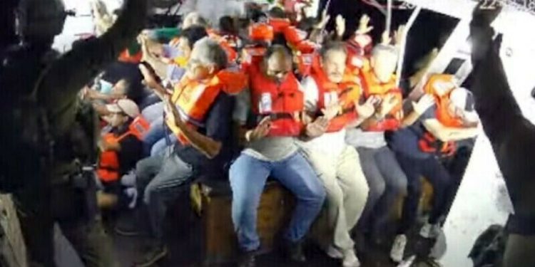 اسرائیل کا غزہ امداد لے جانے والی کشتی حنظلہ پر حملہ، 21 سماجی کارکن، عملہ اغوا