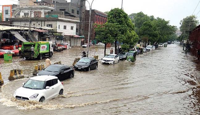 لاہور میں طوفانی بارش، چھتیں گرنے سے جاں بحق ہونیوالے افراد کی تعداد 12 ہوگئی