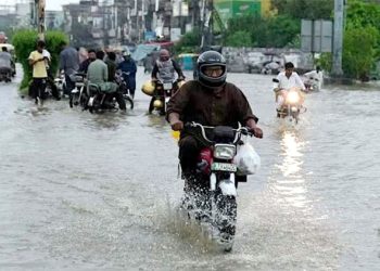 لاہور سمیت پنجاب کے مختلف اضلاع میں طوفانی بارش، نشیبی علاقے زیرآب