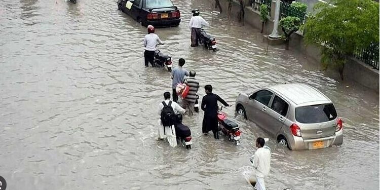 ملک بھر میں طوفانی بارشیں، نشیبی علاقے زیرآب، حادثات میں 5 افراد جاں بحق