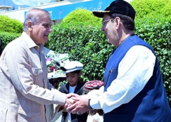 وزیر اعظم گلگت پہنچ گئے، گورنر کی حالیہ بارشوں سے ہونیوالے نقصانات بارے بریفنگ