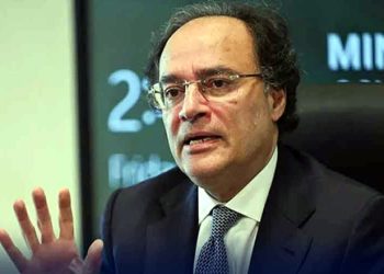 اسٹیٹ بینک ایکسچینج ریٹ اور شرح سود پر کام کررہا ہے، صورتحال مزید بہتر ہوگی، وزیرخزانہ