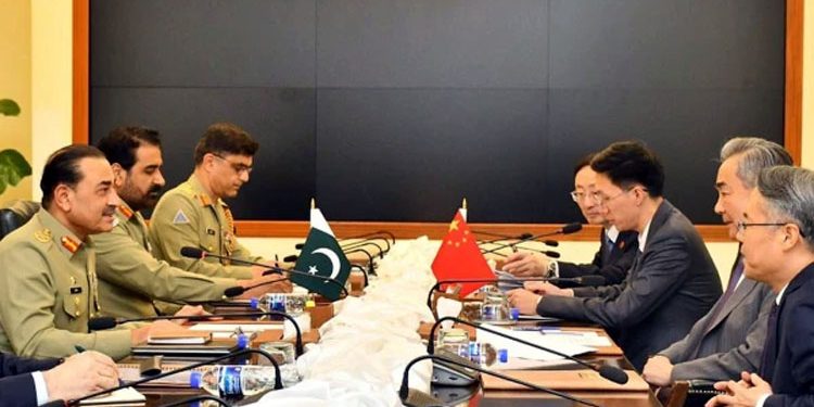 فیلڈ مارشل سے چینی وزیر خارجہ کی ملاقات، پاکستان کی خودمختاری کیلئے حمایت کا عزم