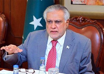 غزہ پر او آئی سی وزرائے خارجہ اجلاس کیلئے اسحاق ڈار سعودی عرب پہنچ گئے