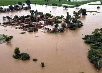 پنجاب میں سیلاب سے کئی شہروں کے بند ٹوٹ گئے، دیہات زیر آب، رابطے منقطع