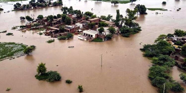 پنجاب میں سیلاب سے کئی شہروں کے بند ٹوٹ گئے، دیہات زیر آب، رابطے منقطع