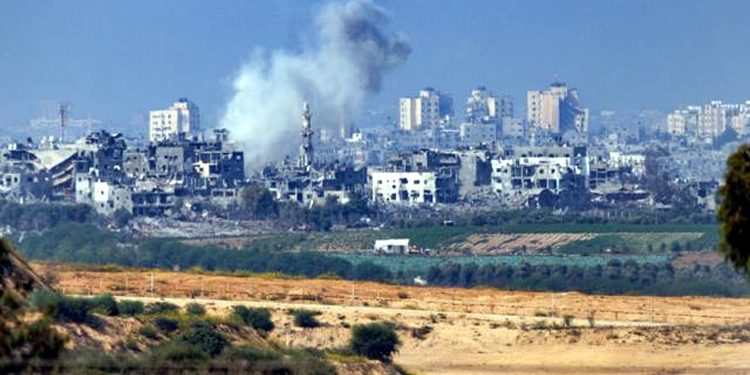 اسرائیل کی غزہ پر زمین اور فضا سے بمباری، ترجمان حماس سمیت 77 فلسطینی شہید