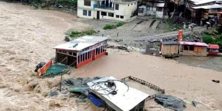 غذر میں گلیشیئر پھٹنے سے پھر سیلاب، متعدد دیہات زیر آب، 50 سے زائد افراد ریسکیو