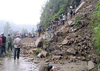 گلگت: دنیور نالے میں تودے گرنے سے 8 رضاکار ملبے تلے دب کر جاں بحق