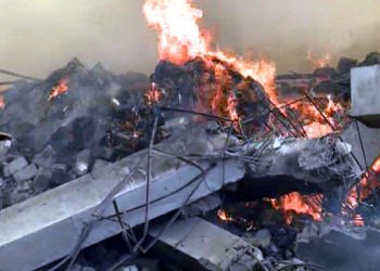 کراچی: گارمنٹس فیکٹری میں آتشزدگی، 5 منزلہ عمارت منہدم، 7 افراد زخمی