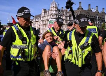 لندن میں فلسطین کے حق میں مظاہرہ کرنے والوں پر پولیس کا کریک ڈاؤن، 466 افراد گرفتار