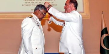 پاک بحریہ کے سربراہ ایڈمرل نوید اشرف کو ترکیہ کا اعلیٰ عسکری اعزاز عطا