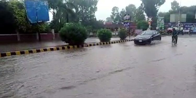 مون سون کا 9 واں سپیل! لاہور سمیت مختلف شہروں میں طوفانی بارش