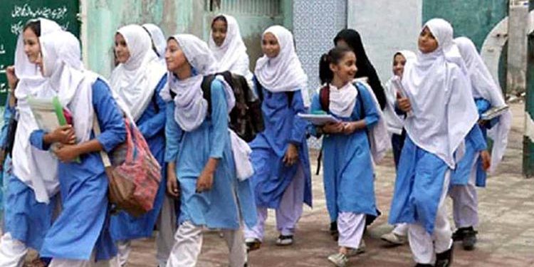 پنجاب میں سکولوں کی چھٹیوں میں ایک ہفتے کی توسیع کا امکان