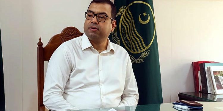 پنجاب: فلڈ ریلیف آپریشن میں جاں بحق اسسٹنٹ کمشنر کو اعلیٰ سول ایوارڈ دینے کا فیصلہ