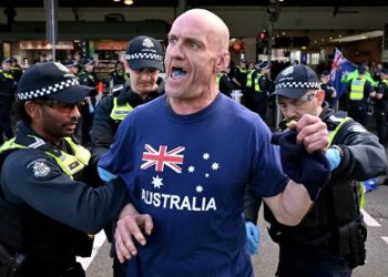 آسٹریلیا میں امیگریشن قوانین کے حق میں مخالف مظاہرین کے درمیان پرتشدد جھڑپیں