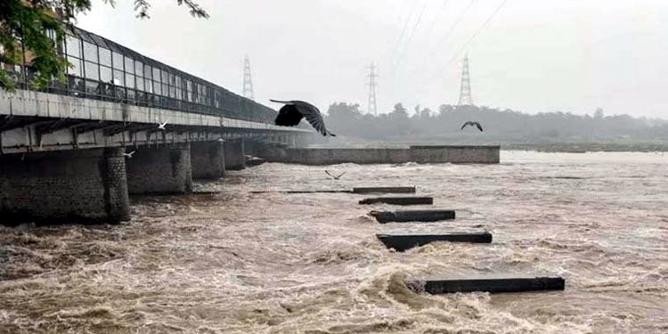 بھارت کا پاکستان سے پھر سفارتی رابطہ، ستلج میں اونچے درجے کے سیلاب کا انتباہ