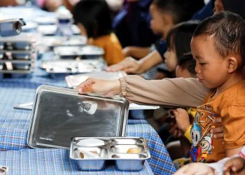 انڈونیشیا میں 400بچے سکول کا مفت کھانا کھانے سے بیمار ہوگئے