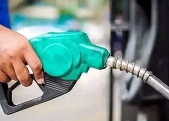 پٹرول کی قیمت برقرار ،ڈیزل کی قیمت میں تین روپے فی لٹر کمی