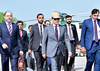 وزیراعظم شہباز شریف اظہارِ یکجہتی کیلئے وفد کے ہمراہ ایک روزہ دورے پر قطر روانہ