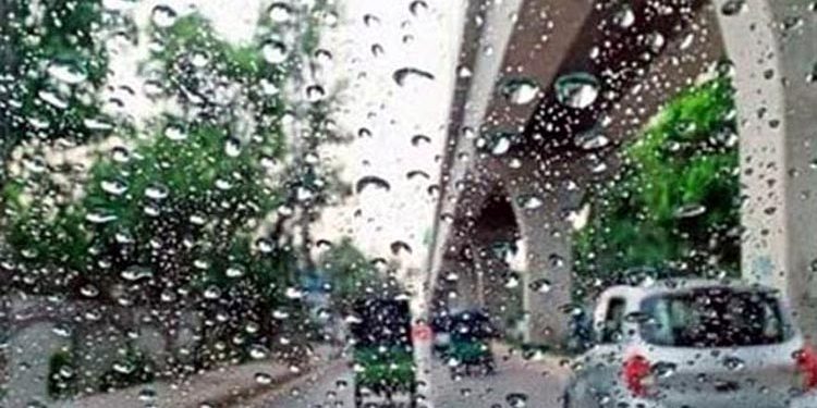 لاہور سمیت پنجاب کے مختلف علاقوں میں کہیں ہلکی اور کہیں موسلادھار بارش