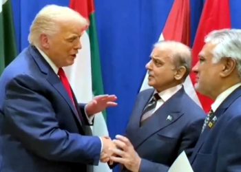 امریکی صدر ڈونلڈ ٹرمپ سے وزیر اعظم شہباز شریف کی خوشگوار ماحول میں غیر رسمی ملاقات