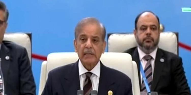 پاکستان پڑوسیوں سے مستحکم تعلقات چاہتا، دہشتگردی امن کیلئے خطرہ ہے: وزیر اعظم