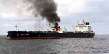 پاکستانی عملے پر مشتمل ڈرون حملے کا شکار ہونے والا بحری جہاز یمن میں پھنس گیا