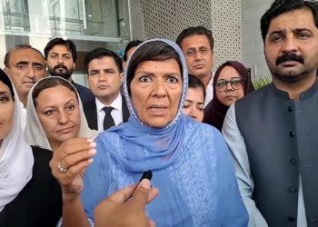 علیمہ خان کے چوتھی بار ناقابل ضمانت وارنٹ جاری، گرفتار کر کے پیش کرنے کا حکم