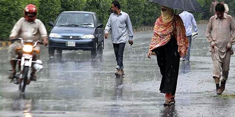 لاہور سمیت پنجاب کے مختلف شہروں میں بارش، کراچی میں بھی بادل برس پڑے