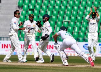 لاہورٹیسٹ دوسرا روز،سائوتھ افریقہ نے 6وکٹوں پر 216رنز بنا لئے