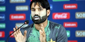 مجھے کیوں نکالا وجوہات بتائیں، رضوان کا سینٹرل کنٹریکٹ پر دستخط سے انکار