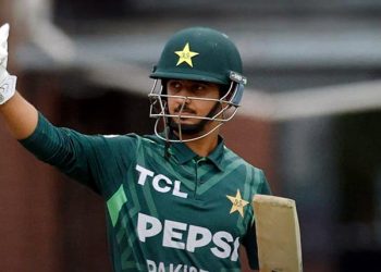 صائم ایوب نے پانڈیا کو روند ڈالا، نمبر ون ٹی ٹوئنٹی آل راؤنڈر بن گئے