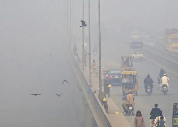 پنجاب کے مختلف شہروں میں سموگ کا زور، لاہور کی فضا انتہائی مضر صحت