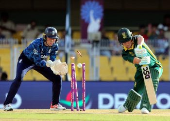 ویمنز ورلڈ کپ ، سائوتھ افریقہ بیٹنگ لائن انگلینڈ کیخلاف مشکلات کا شکار