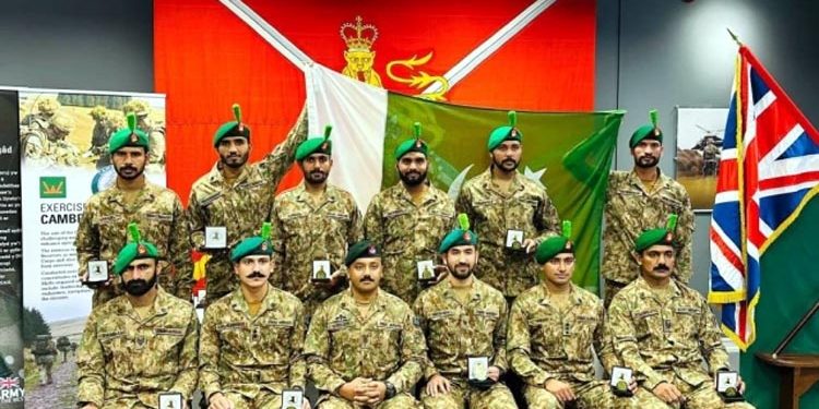 پاک آرمی نے برطانیہ میں منعقدہ کیمبرین پیٹرول ایکسرسائز 2025 میں گولڈ میڈل جیت لیا