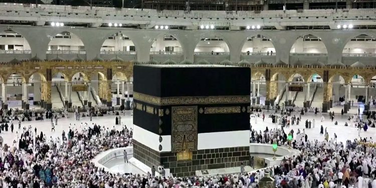 سعودی حکومت کا بڑا اعلان ، تمام ویزا ہولڈرز کو عمرہ ادا کرنے کی اجازت