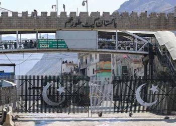 طورخم سرحد غیرقانونی افغانیوں کی بے دخلی کیلئے کھل گئی، دوطرفہ تجارت بدستور بند