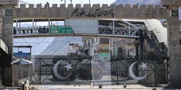 طورخم سرحد غیرقانونی افغانیوں کی بے دخلی کیلئے کھل گئی، دوطرفہ تجارت بدستور بند