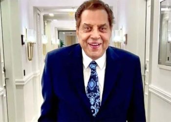 بالی ووڈ کے لیجنڈری اداکار دھرمیندر انتقال کرگئے