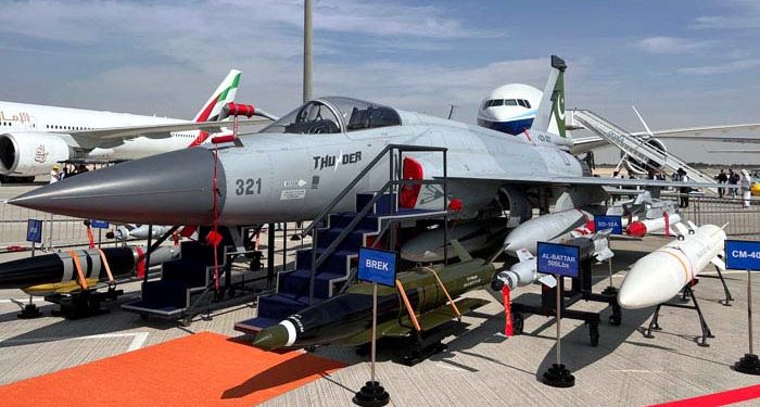 دبئی ایئر شو میں دوست ملک کے ساتھ جے ایف 17 تھنڈر کی خریداری کے معاہدے پر دستخط