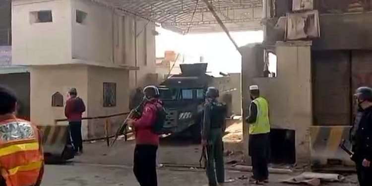 پشاور میں ایف سی ہیڈ کوارٹرز پر دہشت گردوں کا حملہ ناکام، تینوں حملہ آور مارے گئے