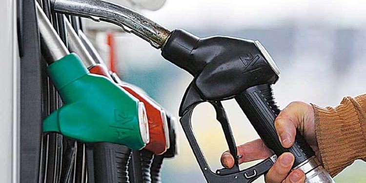 پٹرولیم مصنوعات کی قیمتوں میں بڑی کمی کا امکان