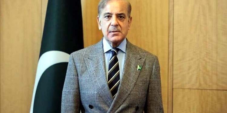 پوری قوم دہشت گردی کے خلاف جنگ میں اپنی افواج کے ساتھ کھڑی ہے، وزیراعظم