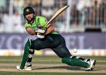 دوسرا ون ڈے، پاکستان نے جنوبی افریقہ کو 270رنز کاہدف دیدیا