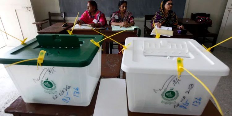 قومی اسمبلی کے 6 اور صوبائی اسمبلی کے 7 حلقوں میں ضمنی انتخابات کیلئے پولنگ کا وقت ختم