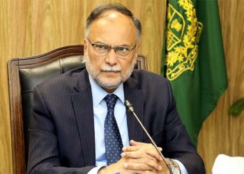 احسن اقبال نے لائیو پروگرام میں اچانک ہونے والے واقعے کی حقیقت بتا دی