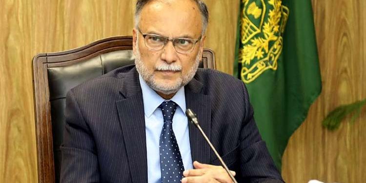 احسن اقبال نے لائیو پروگرام میں اچانک ہونے والے واقعے کی حقیقت بتا دی