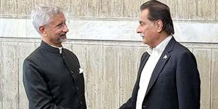 Indian Foreign Minister meets Speaker National Assembly Sardar Ayaz Sadiq, shakes hands